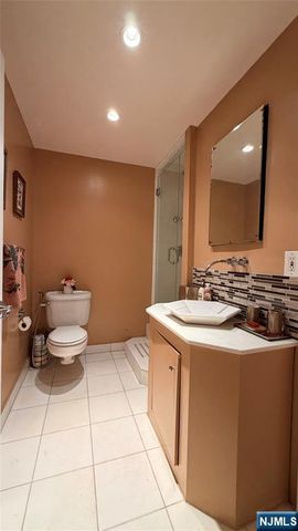 7004 Blvd East 311C, West New York, NJ 07093