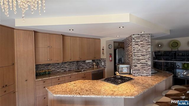 7004 Blvd East 311C, West New York, NJ 07093