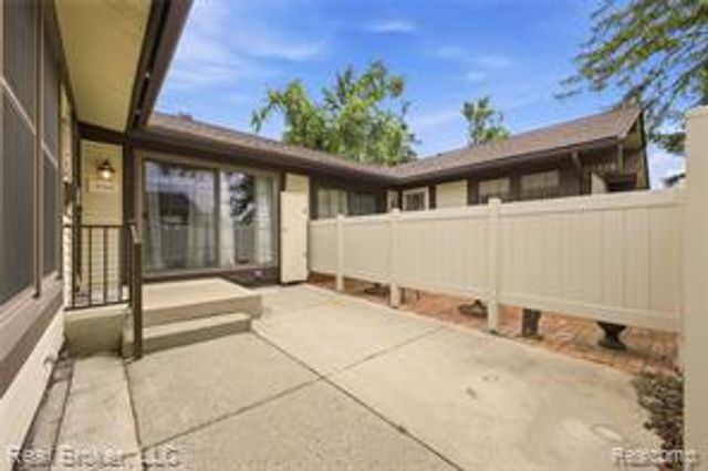 40424 Newport Drive 73, Plymouth, MI 48170