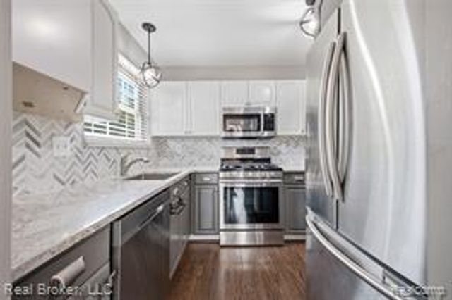 40424 Newport Drive 73, Plymouth, MI 48170
