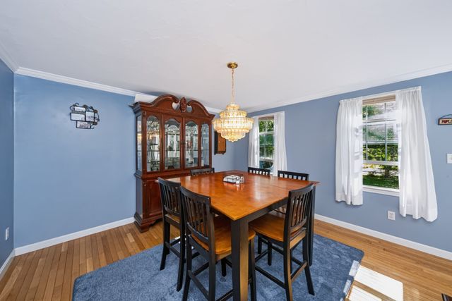 24 Evergreen Rd, Lakeville, MA 02347