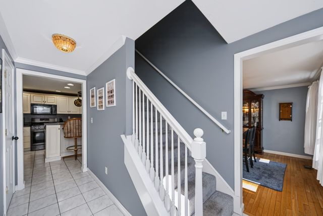 24 Evergreen Rd, Lakeville, MA 02347
