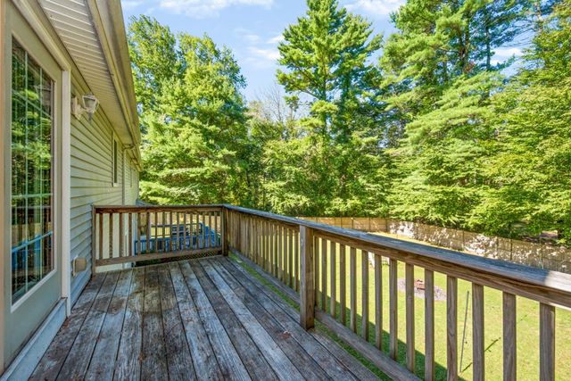 24 Evergreen Rd, Lakeville, MA 02347