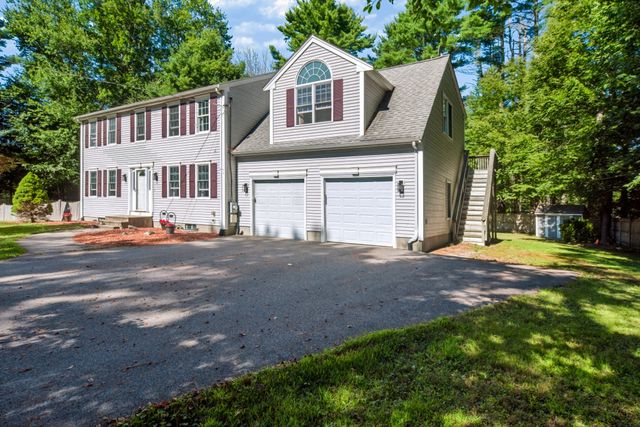 24 Evergreen Rd, Lakeville, MA 02347