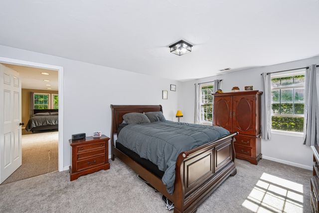 24 Evergreen Rd, Lakeville, MA 02347