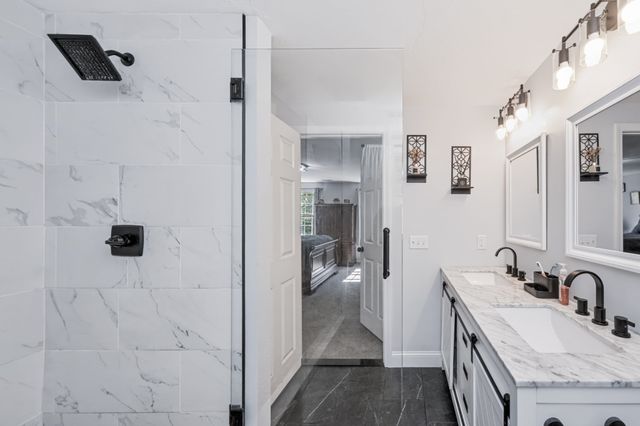 24 Evergreen Rd, Lakeville, MA 02347
