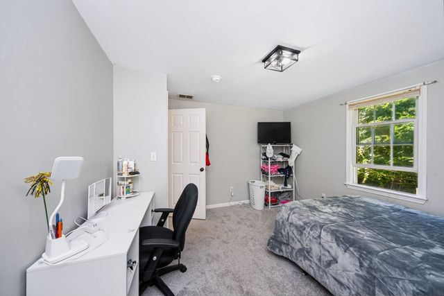 24 Evergreen Rd, Lakeville, MA 02347