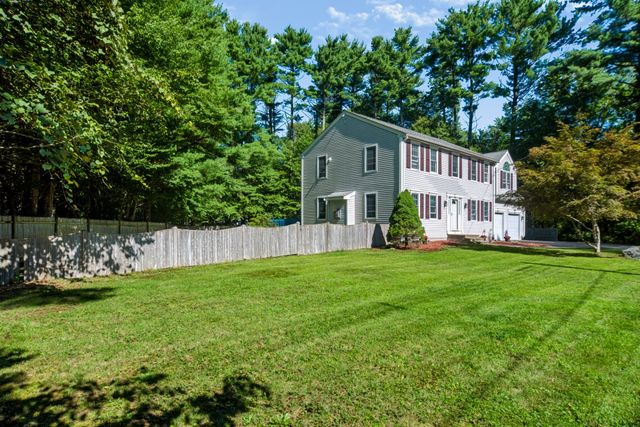 24 Evergreen Rd, Lakeville, MA 02347