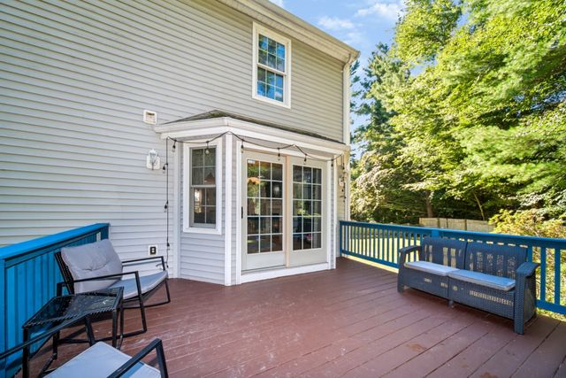 24 Evergreen Rd, Lakeville, MA 02347
