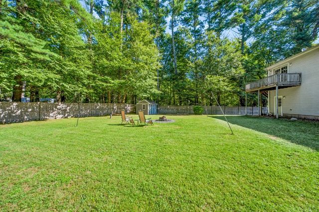 24 Evergreen Rd, Lakeville, MA 02347