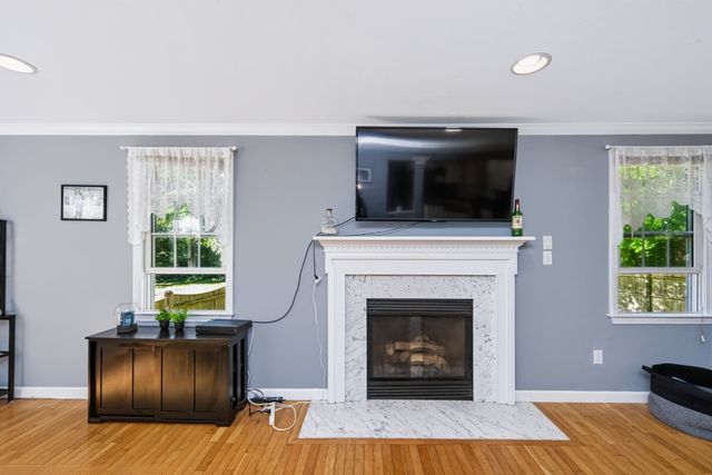 24 Evergreen Rd, Lakeville, MA 02347