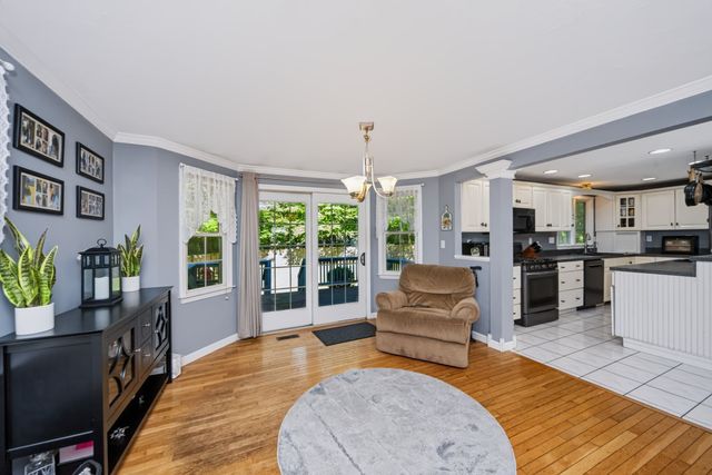 24 Evergreen Rd, Lakeville, MA 02347