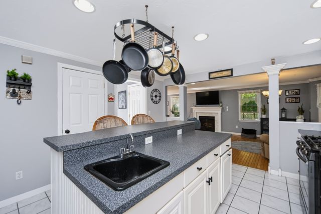 24 Evergreen Rd, Lakeville, MA 02347
