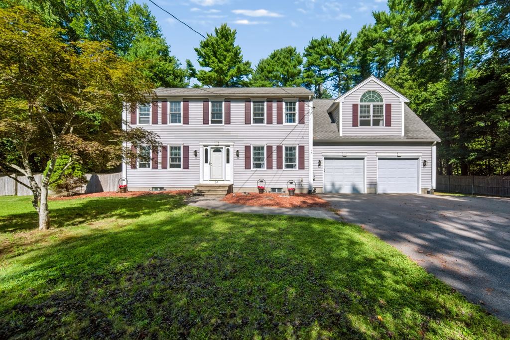 24 Evergreen Rd, Lakeville, MA 02347
