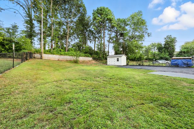 2511 Timberwood Dr, Clarksville, TN 37040