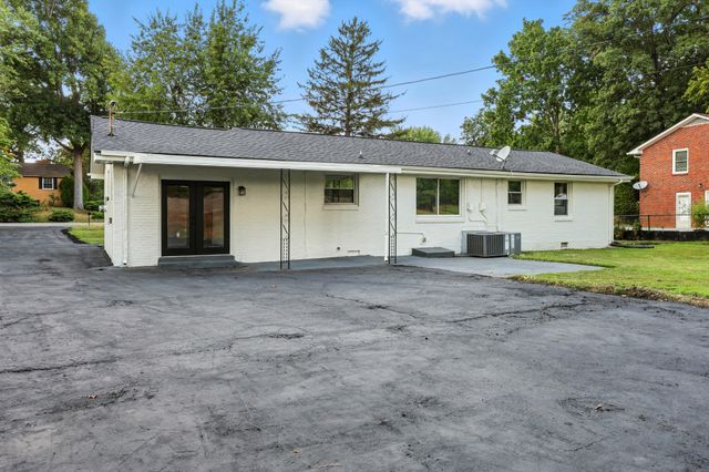 2511 Timberwood Dr, Clarksville, TN 37040