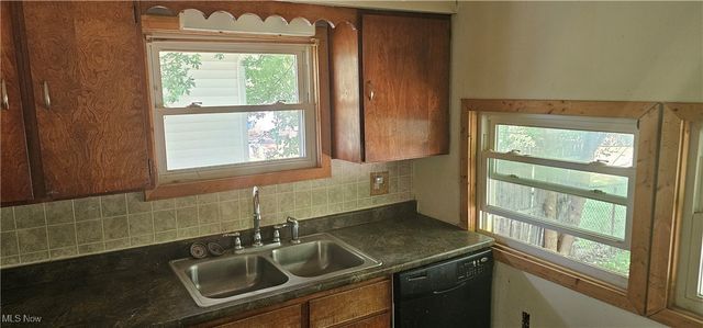 961 Wyley Avenue, Akron, OH 44306