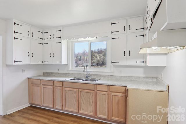 541 Paragon Parkway, Waynesville, NC 28786