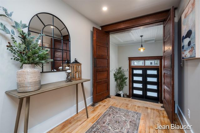 10 1st Street, Stanwood, MI 49346