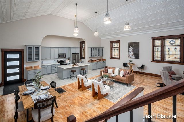 10 1st Street, Stanwood, MI 49346