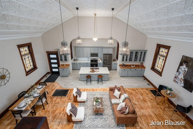 10 1st Street, Stanwood, MI 49346