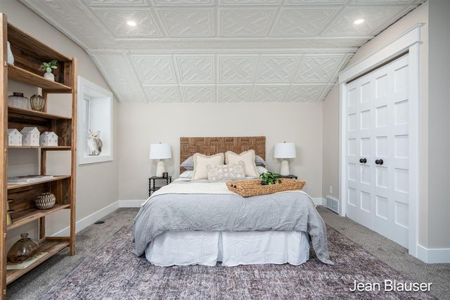 10 1st Street, Stanwood, MI 49346