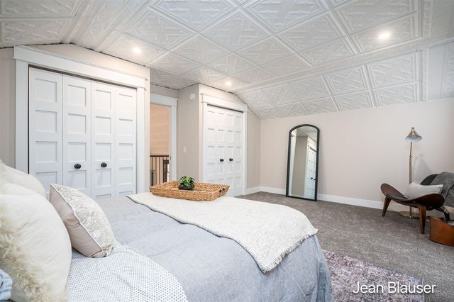 10 1st Street, Stanwood, MI 49346