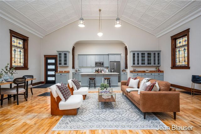 10 1st Street, Stanwood, MI 49346