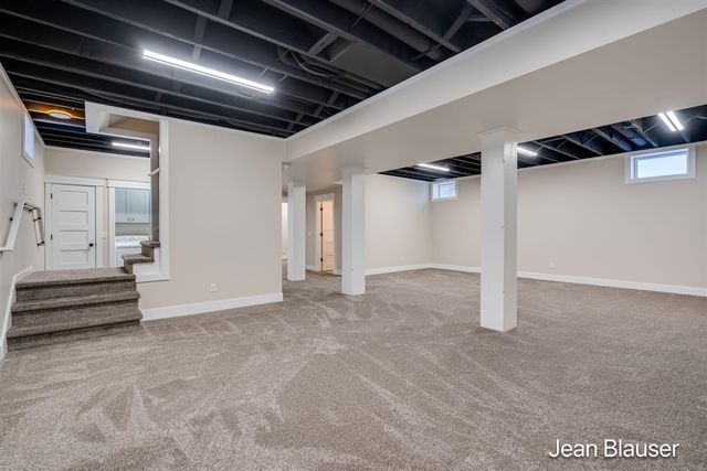 10 1st Street, Stanwood, MI 49346