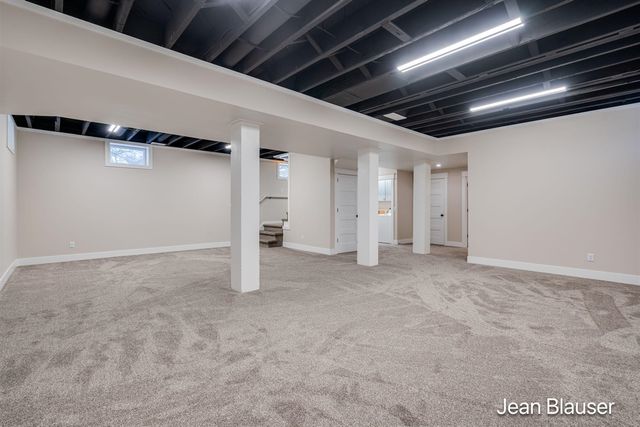 10 1st Street, Stanwood, MI 49346