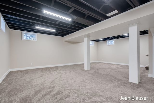 10 1st Street, Stanwood, MI 49346