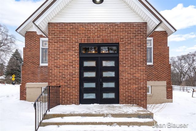 10 1st Street, Stanwood, MI 49346