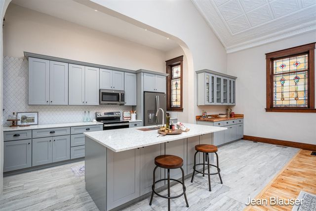 10 1st Street, Stanwood, MI 49346