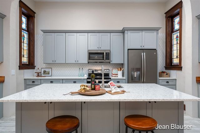 10 1st Street, Stanwood, MI 49346