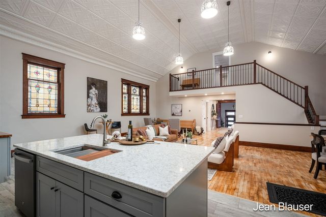 10 1st Street, Stanwood, MI 49346