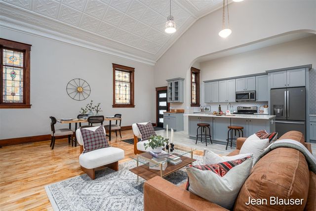 10 1st Street, Stanwood, MI 49346