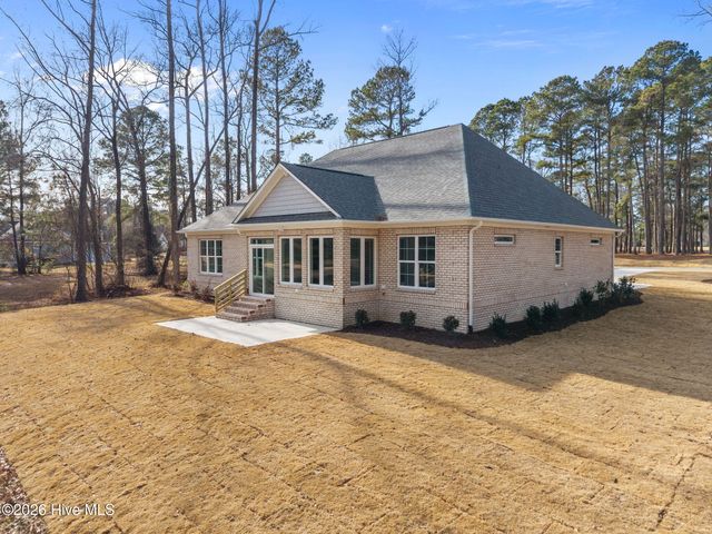 193 E Winding Way, Wallace, NC 28466