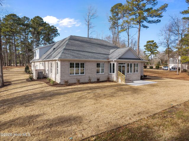 193 E Winding Way, Wallace, NC 28466