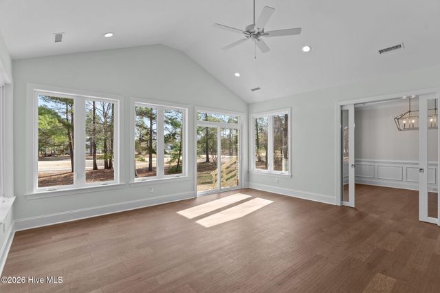 193 E Winding Way, Wallace, NC 28466