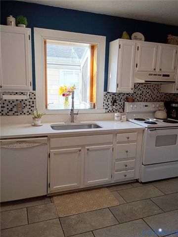 715 Hamilton Ave, Colonial Heights, VA 23834