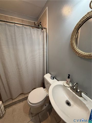 715 Hamilton Ave, Colonial Heights, VA 23834