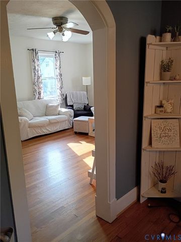 715 Hamilton Ave, Colonial Heights, VA 23834