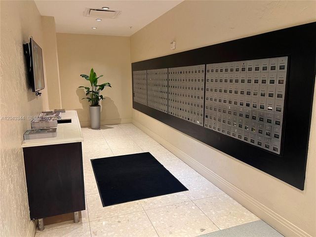 3801 S Ocean Drive 11M, Hollywood, FL 33019