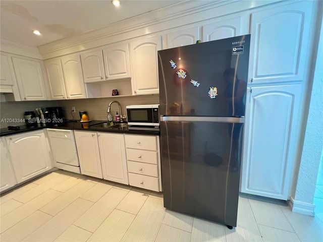 3801 S Ocean Drive 11M, Hollywood, FL 33019