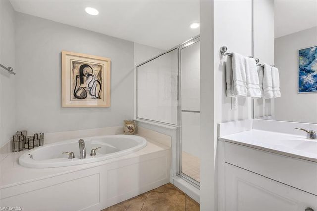 285 Grande WAY 503, Naples, FL 34110
