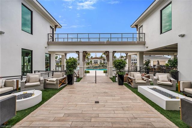 285 Grande WAY 503, Naples, FL 34110