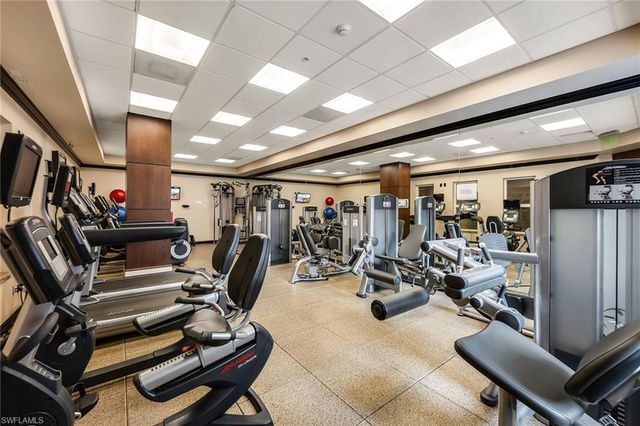 285 Grande WAY 503, Naples, FL 34110
