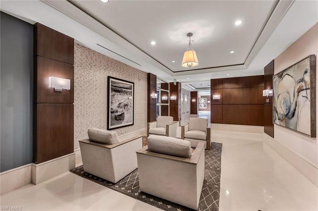 285 Grande WAY 503, Naples, FL 34110