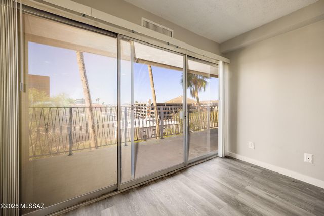 425 W Paseo Redondo Apt 3G, Tucson, AZ 85701