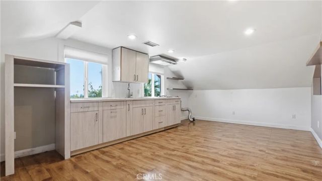 10568 Foothill, Sylmar, CA 91342